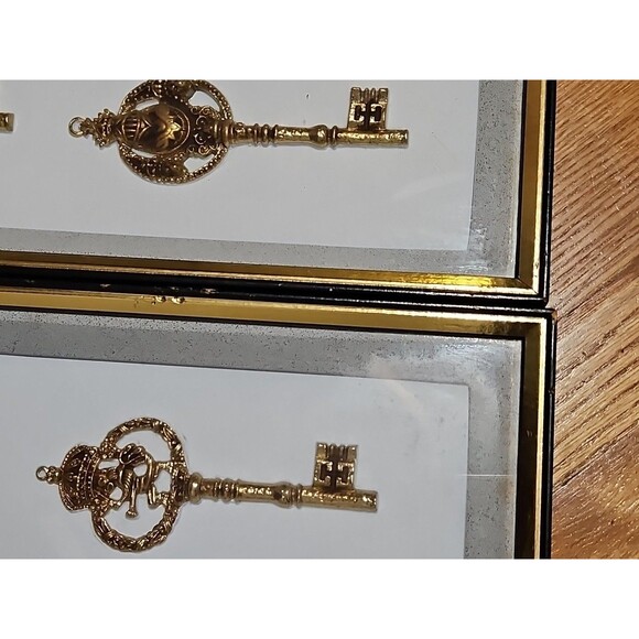 Set Of 2 Vintage MCM Turner Wall Accessory Ornate Kings Knights Gold Keys - Picture 12 of 15